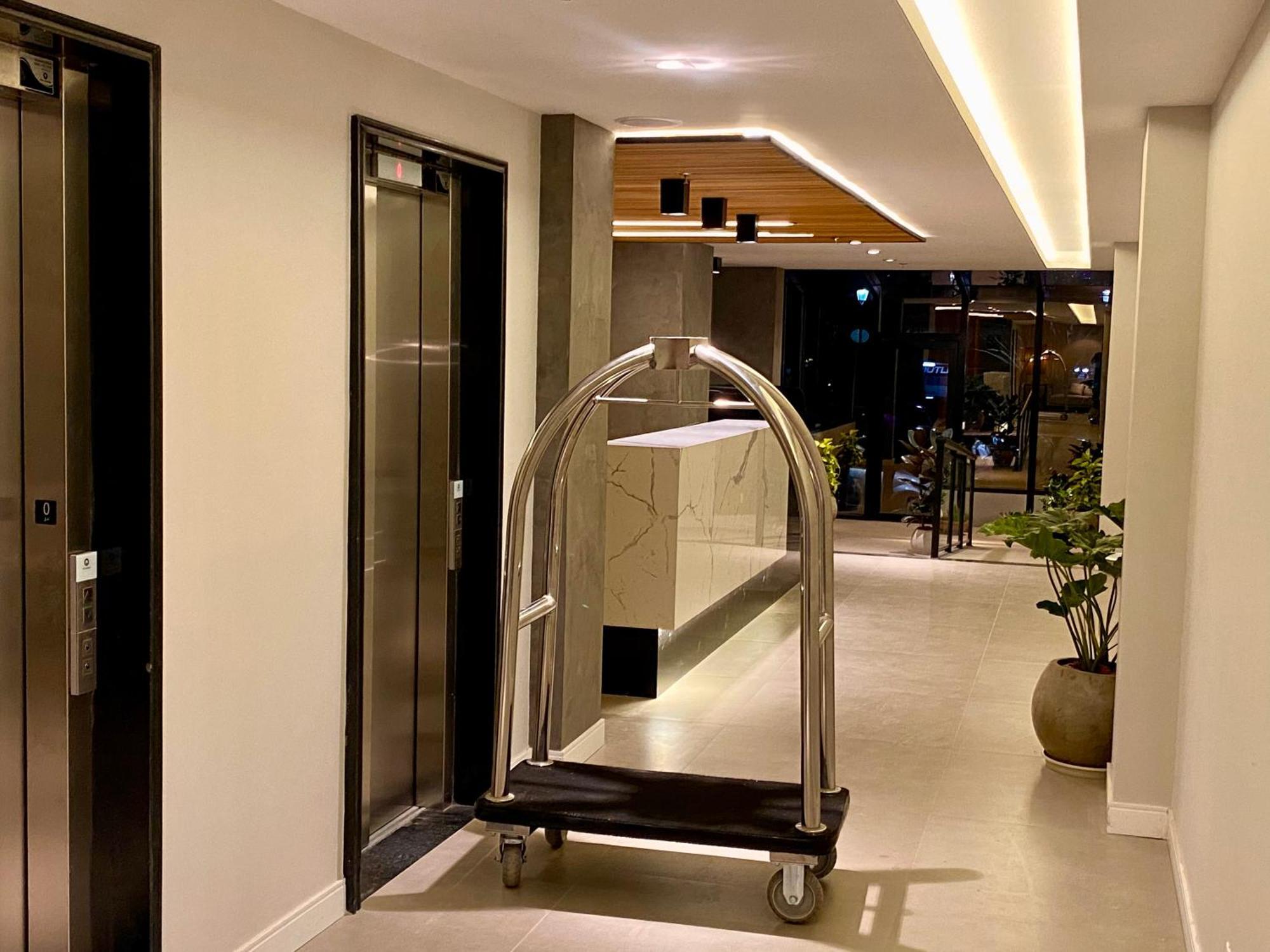 Kastel Petropolis Hotel ภายนอก รูปภาพ